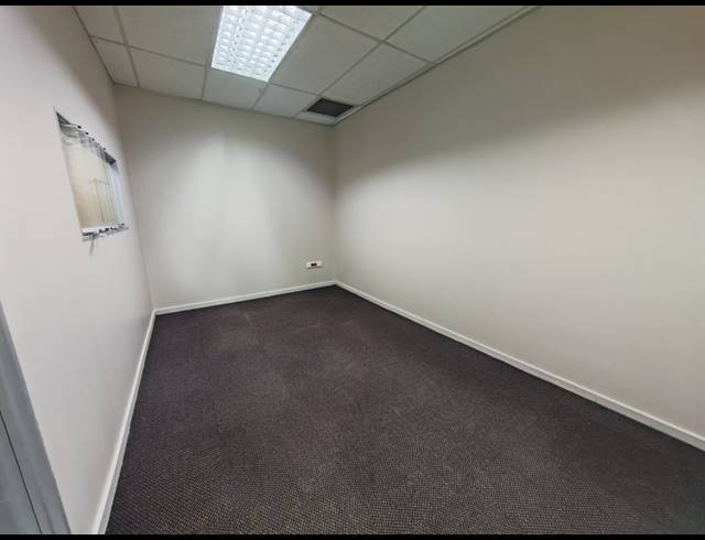 132M² OFFICE TO LET IN MEYERSDAL